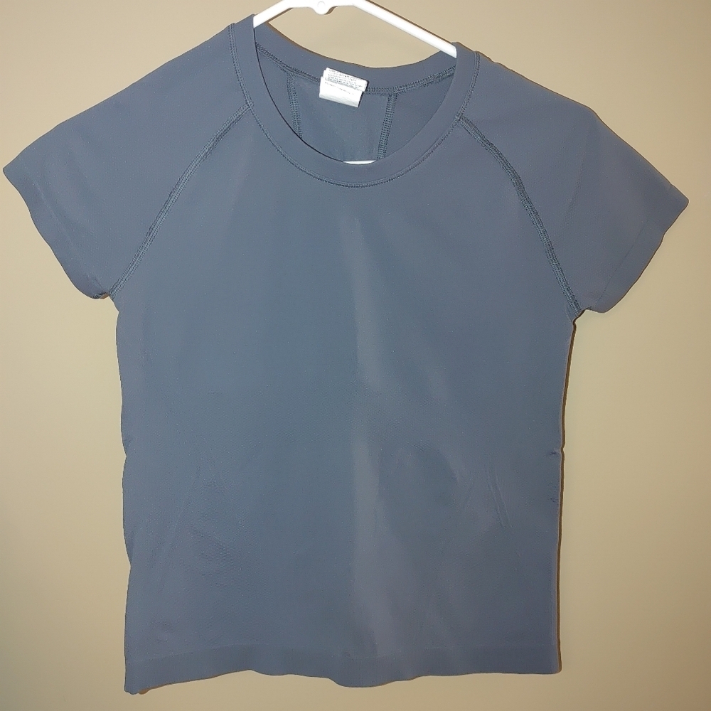 Athleta Gray Short Sleeve T-Shirt, Size XS - Picture 6 of 9